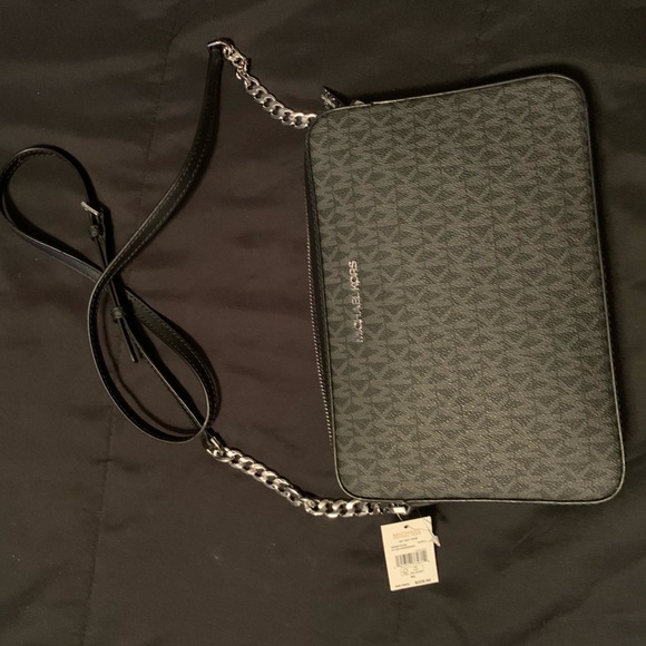 Michael Kors crossbody - Picture 1 of 4